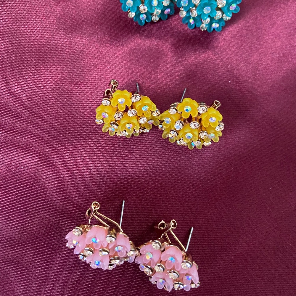 Flower Stud 4 colors - Picture 11 of 12